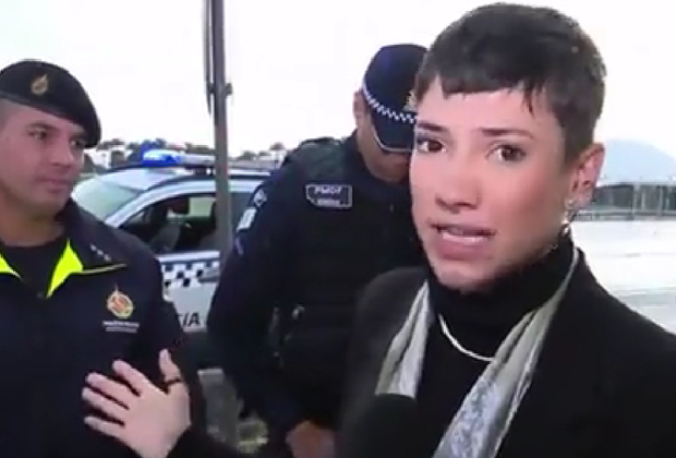 Repórter da Globo leva bronca de policiais em Brasília e âncora manda recado: “Agora estão agindo”