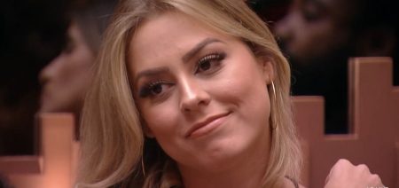 Isabella Cecchi revela momento de dor sofrido com filha recém-nascida