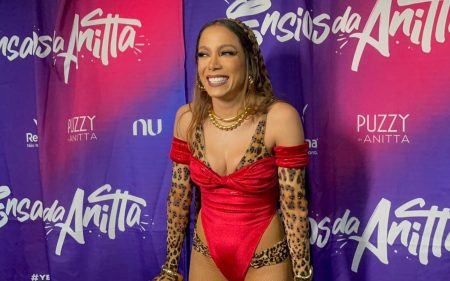 Anitta surpreende e manda recado direto para interessados em seu bloco