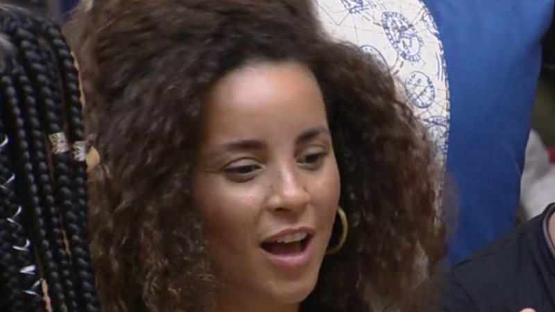 BBB 2023: Domitila Barros entrega estado civil após sugestão de brother: “Casal”