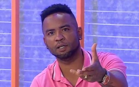 Ex-jogador Carlos Alberto é vítima de ataque racista e expõe atitude ao vivo