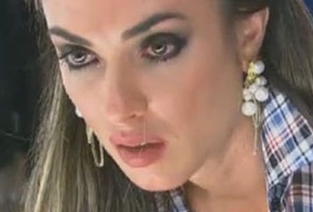 PF e Ibama recolhem macacos em casa de Nicole Bahls e apresentadora desabafa