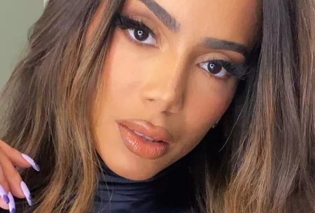 Anitta surpreende ao usar peça de luxo em casamento do irmão e valor é revelado