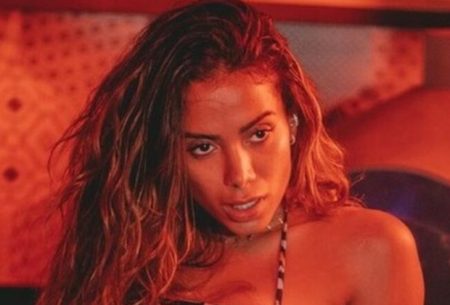 Anitta CAUSA com flagra inusitado; relembre outros momentos QUENTES da cantora