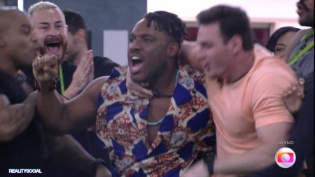 BBB 2023: Dr. Fred Nicácio volta e frase dita surpreende Tadeu Schmidt; veja vídeo
