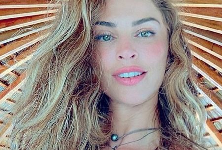Grazi Massafera flerta com ex de Bruna Marquezine e Débora Nascimento