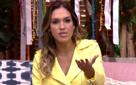 Talitha Morete reage espantada ao descobrir notícia no É De Casa