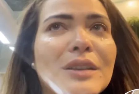Geisy Arruda passa por apuros e chora por situação em voo