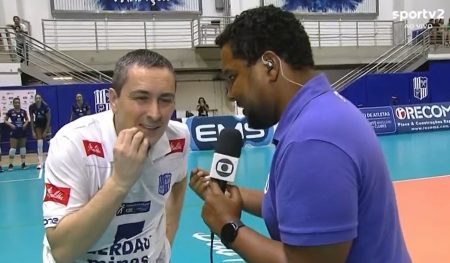 Técnico perde a cabeça e reage com grosseria ao ser questionado por repórter do SporTV