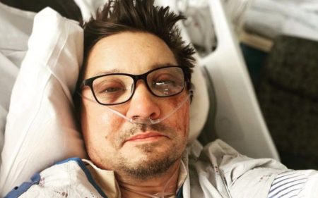 Jeremy Renner tem estado de saúde atualizado após acidente grave: “Cadeira de rodas”