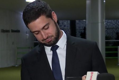 Repórter da GloboNews passa perrengue, toma atitude inesperada e provoca risadas de âncora