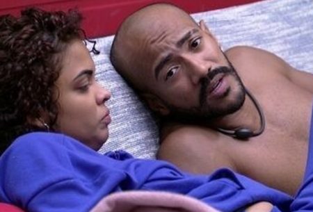 BBB 2023: Paula faz pergunta ousada para Ricardo e MC Guimê toma atitude