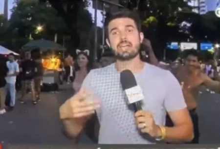 Repórter da Globo fica sem graça ao passar por saia justa ao vivo