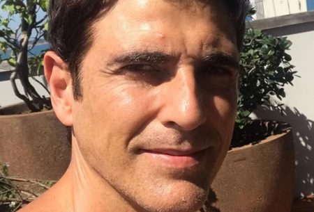 Reynaldo Gianecchini vive romance com Bruno Fagundes em novo trabalho