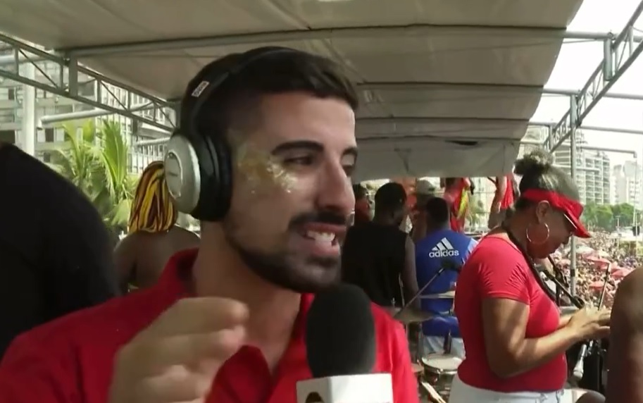 Repórter da GloboNews vai até o chão, entra pela porta errada e paga mico no Carnaval
