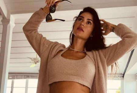 Thaila Ayala choca ao expor tamanho impressionante da barriga