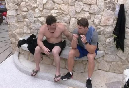 BBB 2023: Gustavo aconselha Cristian a tomar banho de sal grosso