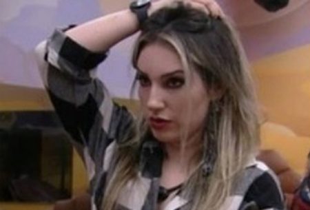 BBB 2023: Amanda puxa fios de cabelo e deixa fãs preocupados
