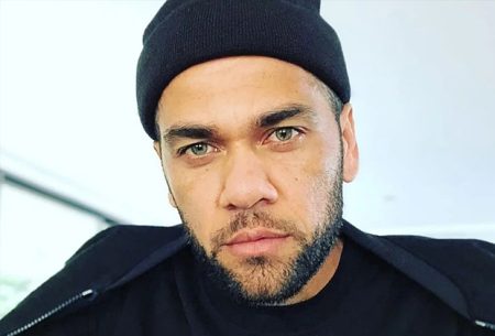 Defesa de Daniel Alves faz pedido polêmico à mulher que acusa jogador de estupro