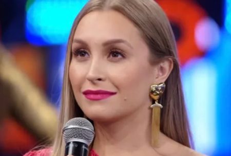 Carla Diaz se pronuncia sobre rumor de crise no noivado com político