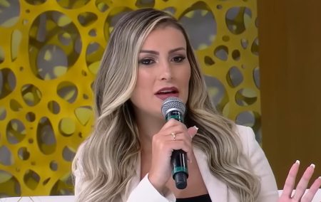 Andressa Urach tem reencontro com filho após perder guarda e toma atitude