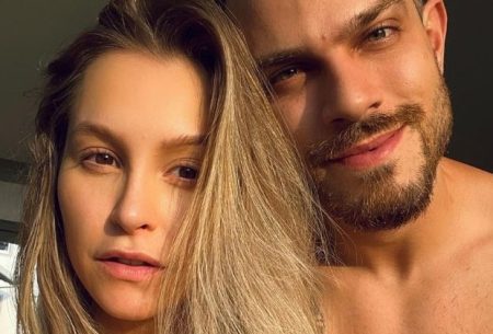 Carla Diaz se envolve em novos boatos com noivo e solta o verbo: “Ele gosta”
