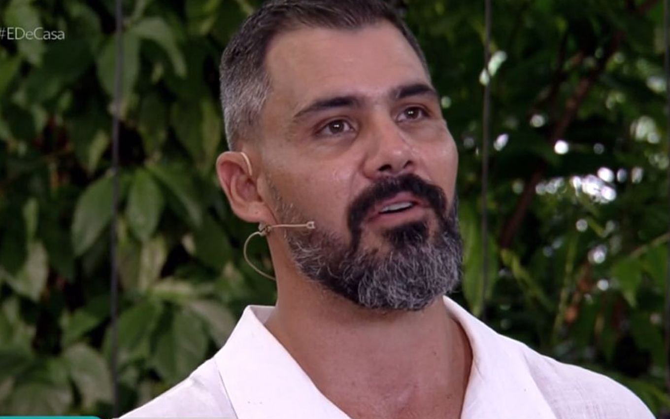 Juliano Cazarré deixa escapar possível participação em novela da Globo