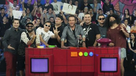 Novo programa do SBT promete misturar Pânico na TV com Superpop