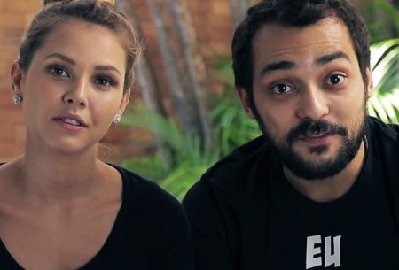Eduardo Sterblitch revela rostinho do filho pela primeira vez