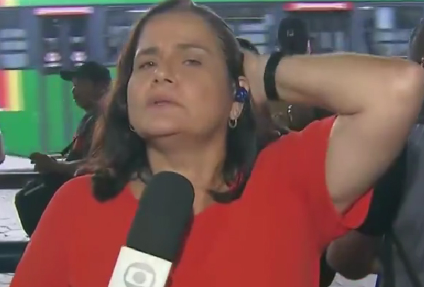 Repórter da Globo dá invertida inesperada em homem que criticou Lula ao vivo