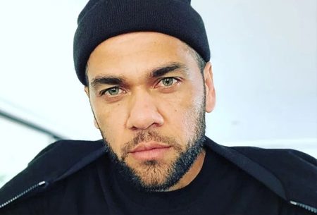 Programa revela troca de mensagens entre amigo de Daniel Alves e prima da vítima