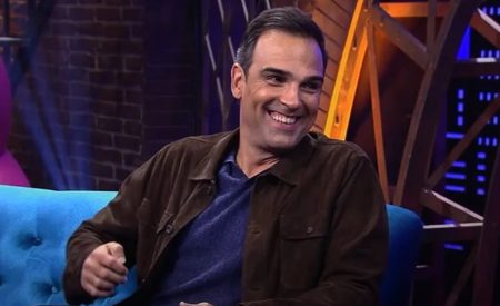 Lady Night cresce com Tadeu Schmidt e dá quase o dobro do SBT