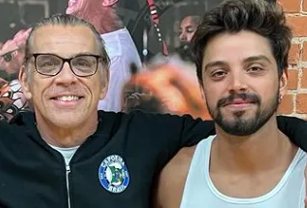 Pai de Rodrigo Simas revela o que achou após ator assumir bissexualidade