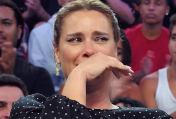 Luciano Huck faz Carolina Dieckmann ficar aos prantos com atitude na Globo