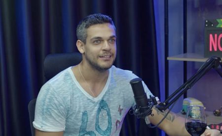 Caique Aguiar revela proposta de famoso para fazer banheirão: “Dinheiro vivo”