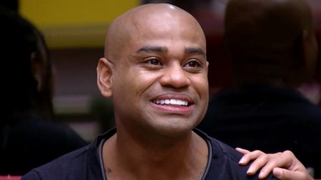 BBB 2023: Cezar Black é eliminado em paredão acirradíssimo e emociona ao sair da casa