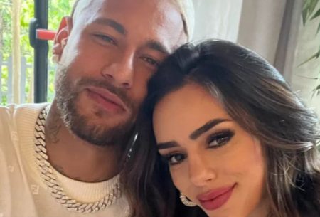 Grávida de Neymar, Bruna Biancardi contou com apoio dos amigos do jogador em romance