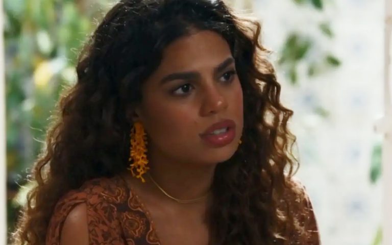Bia (Clara Buarque) em Travessia