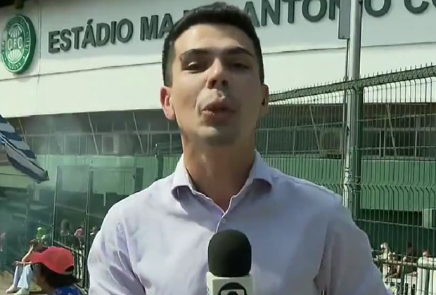 Mulher pede prisão de Bolsonaro e deixa repórter da Globo em saia justa ao vivo