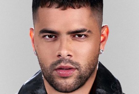 Pedro Sampaio posta primeira foto com namorado e derrete a web