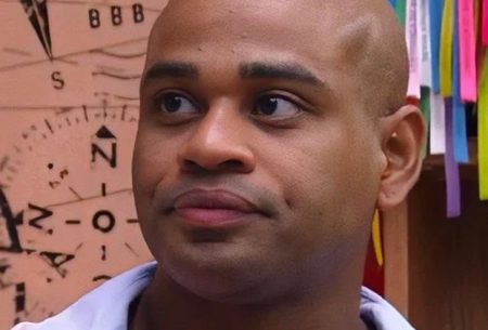 Cezar Black viraliza com situação inusitada em sua casa e vídeo dá o que falar
