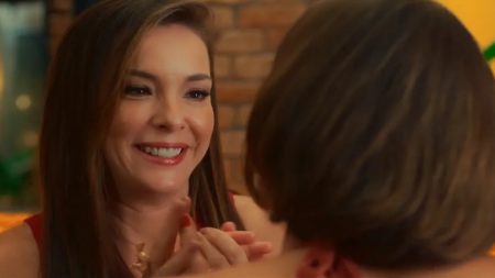 Globo toma decisão drástica envolvendo beijos de casal lésbico em Vai na Fé