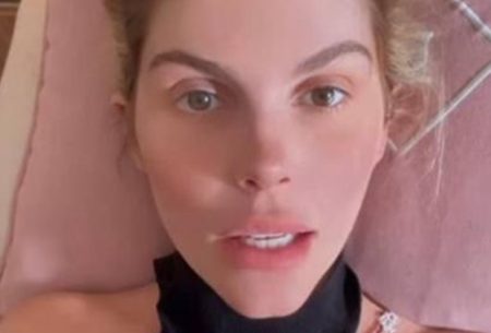 Grávida de gêmeos, Bárbara Evans reage pistola ao ver comentário indelicado sobre filha