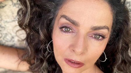 Claudia Ohana revela quanto faturou para posar nua fora do Brasil