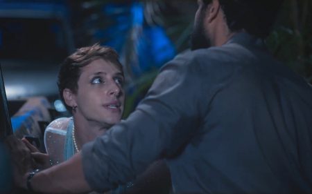 Cena picante de personagem gay em Terra e Paixão gera dúvidas em internautas: “Queremos beijo”