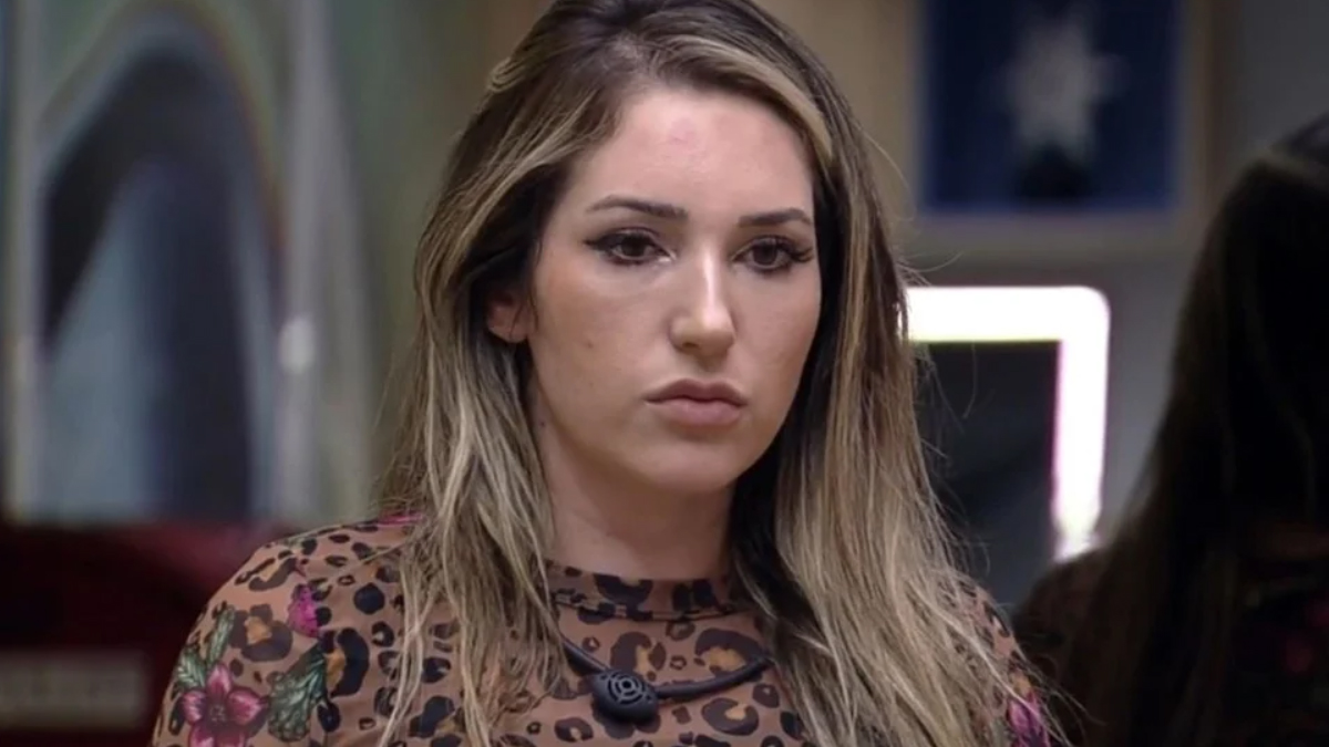 Amanda é detonada e recebe apelido polêmico após cometer deslize