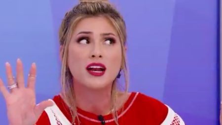 Lívia Andrade expõe se tem mágoas do SBT e fala sobre relação com Silvio Santos