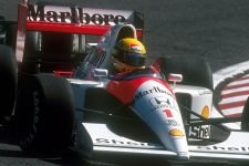 Ayrton Senna pilotando