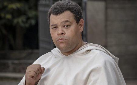 No ar em Amor Perfeito, Babu Santana celebra grande feito da novela