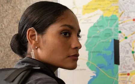 No ar em Terra e Paixão, Bárbara Reis será vista em concorrente da Globo